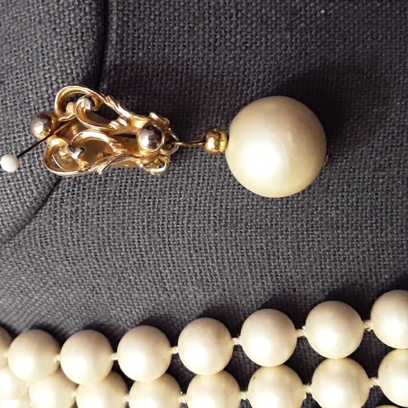 50's GENO 3 Strand Matt White Bead Necklace & Earrings set - Picture 3 of 10